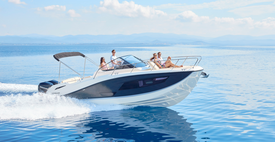 Quicksilver Activ 875 Sundeck